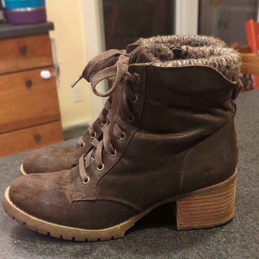 Carlos Boots